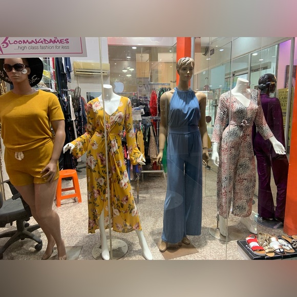 Meet your Posher, Bloomingdames - Picture 3 of 7